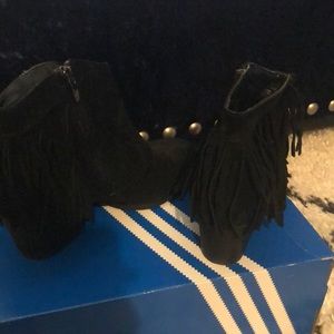 Cowboy fringe, side zipper black condition Fair Size 8.5